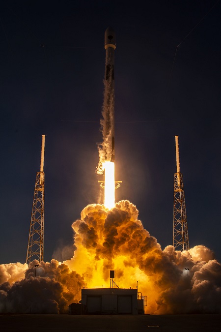 GPS III-6 Launch - SpaceX Flickr (resized).jpg 