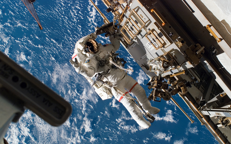 Astronaut Rick Mastracchio, STS-118 mission specialist, participates in the mission's third planned spacewalk or extravehicular activity (EVA) on Aug. 15, 2007