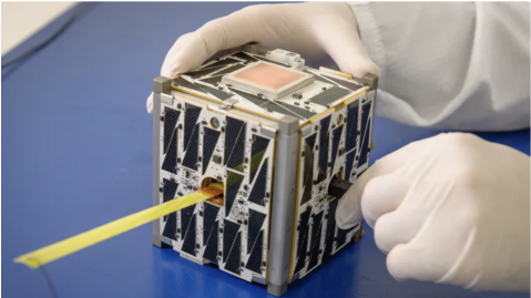 cubesat-satellite.png 