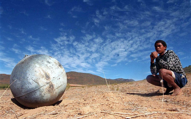 Space debris-metal ball image