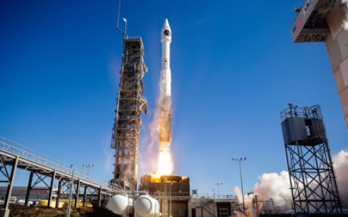 Atlas V rocket lifts off picture