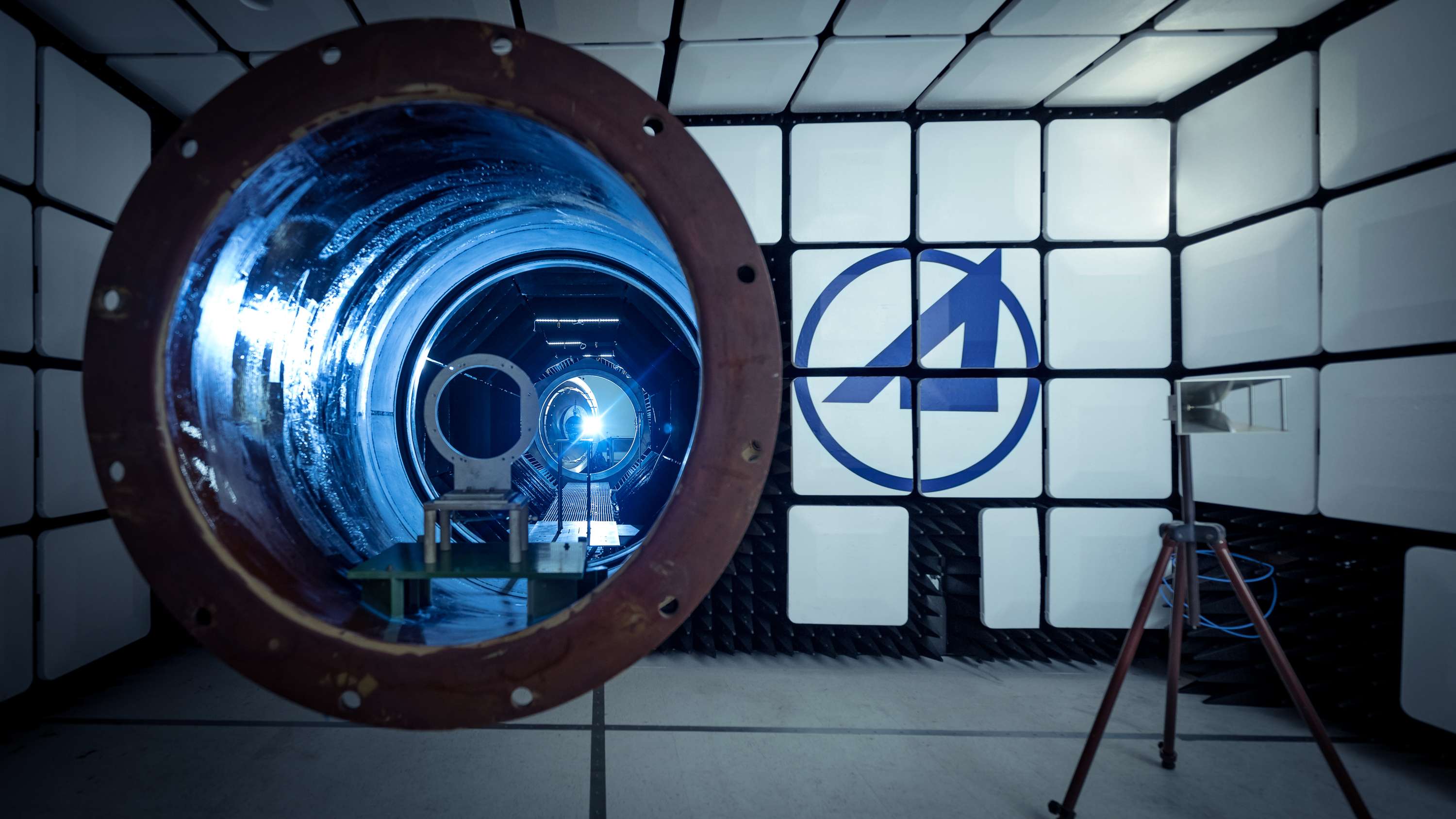 Electric Propulsion Chamber